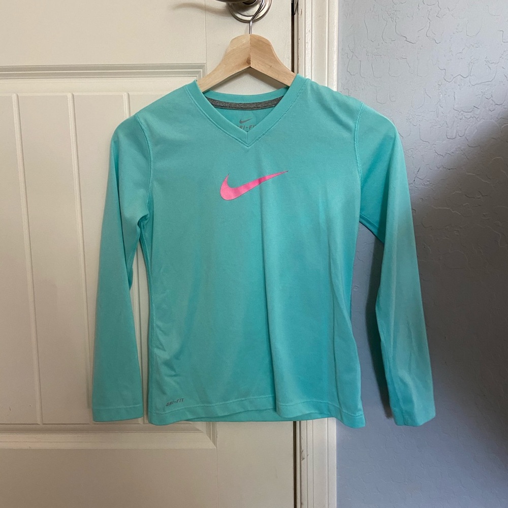 GIRLS NIKE long sleeve dri fit shirt
